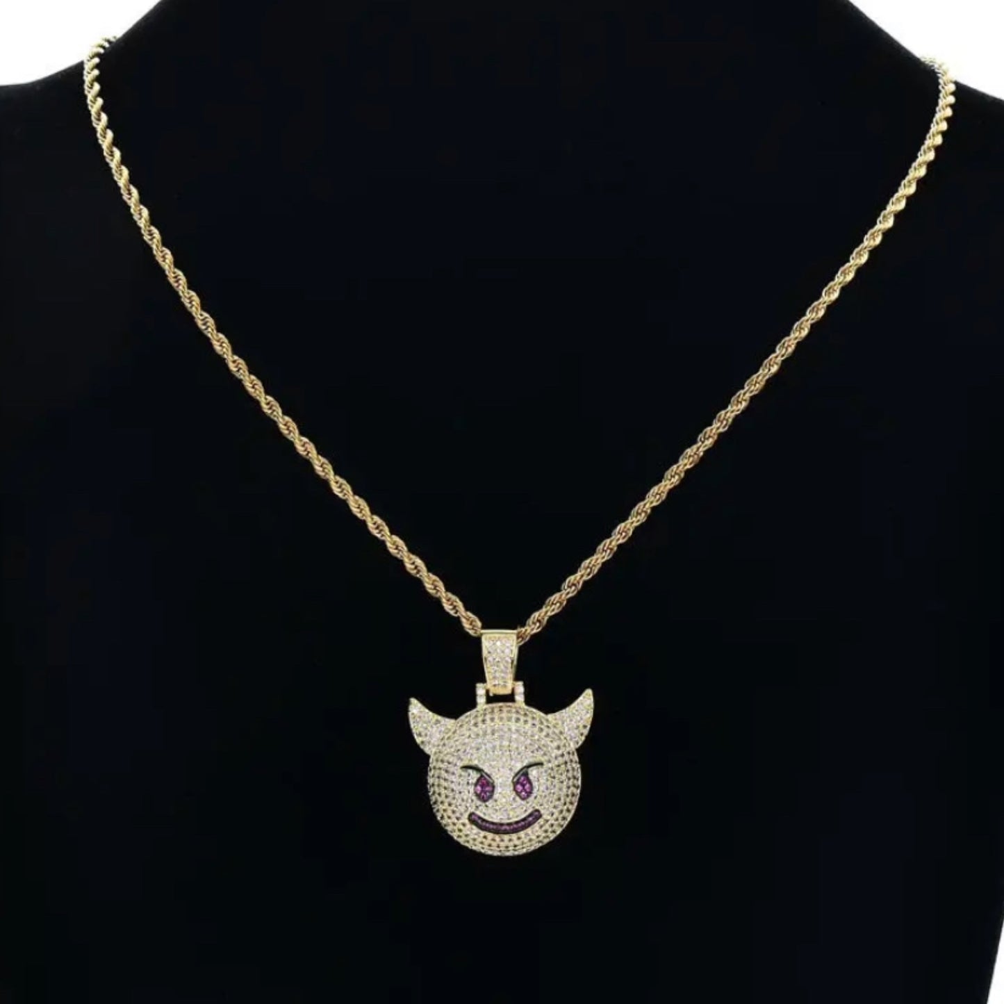 Pendentif Démon Ice en laiton plaqué or jaune 18 carats avec cristaux VVS2 de 4 carats
