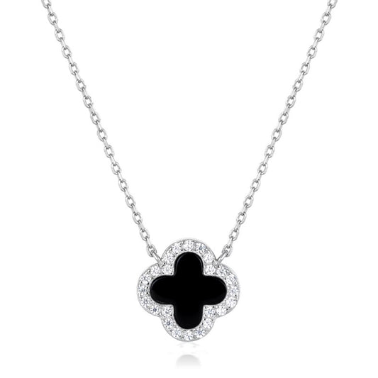 le Collier Mélina Cœur Noir en acier inoxydable plaqué or blanc 18 carats, orné d'un pendentif trèfle avec cœur noir et cristaux brillants.