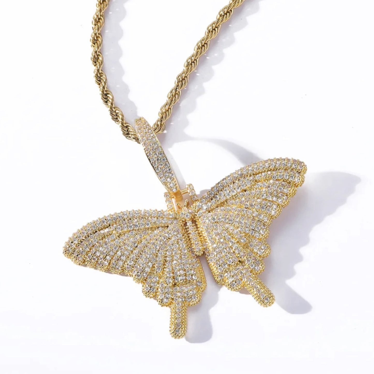 Pendentif Papillon Ice en laiton plaqué or jaune 18 carats avec cristaux VVS2 de 4 carats